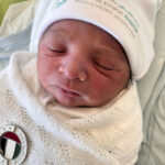 مستشفى دانة الإمارات للنساء والأطفال في أبوظبي يستقبل مولودين جديدين تزامناً مع عيد الاتحاد الـ51 لدولة الإمارات